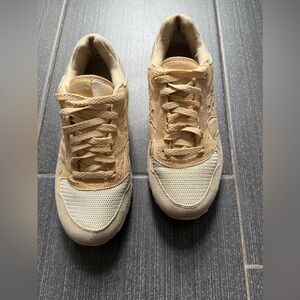 Saucony Tan & Cream Retro Sneakers Women’s Size 10